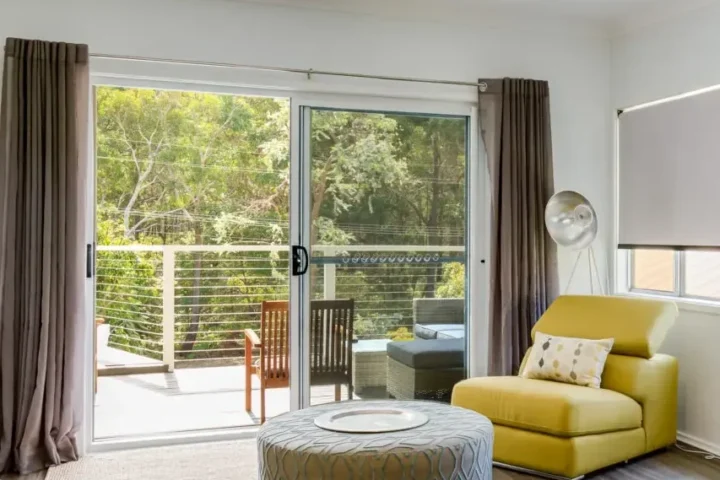 lviing room with secluded natural settings