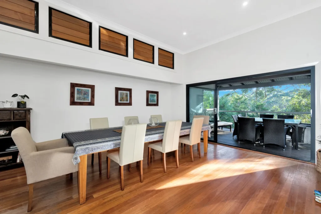 Elouera at Greenfields Beach - Dining room 