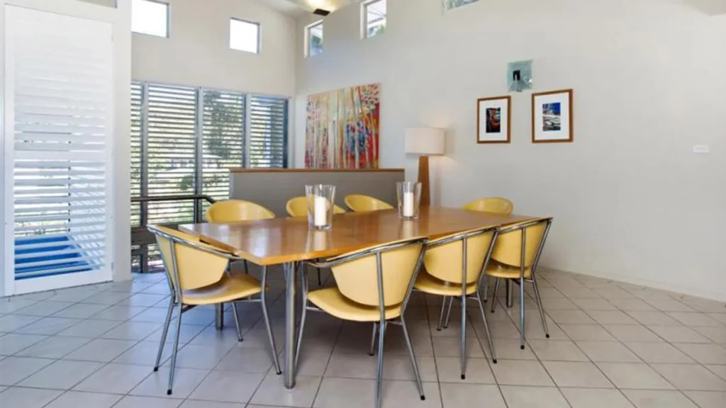 Modern dining room at Shorelines at Hyams Beach