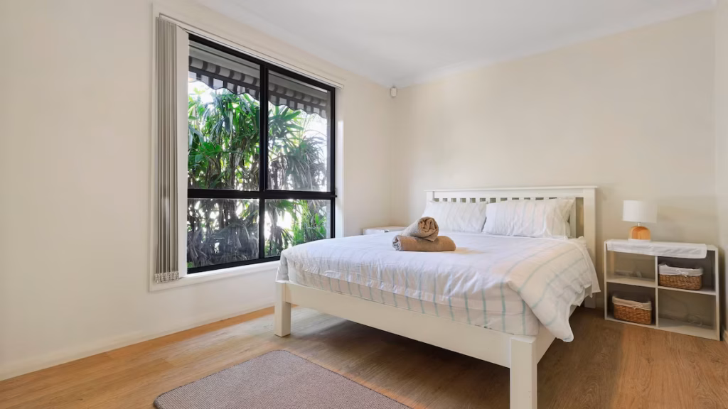 private bedroom vincentia