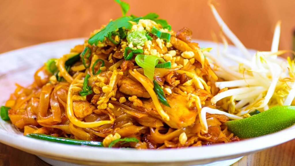 pad thai vegan in Silver Spoon Thai Restaurant