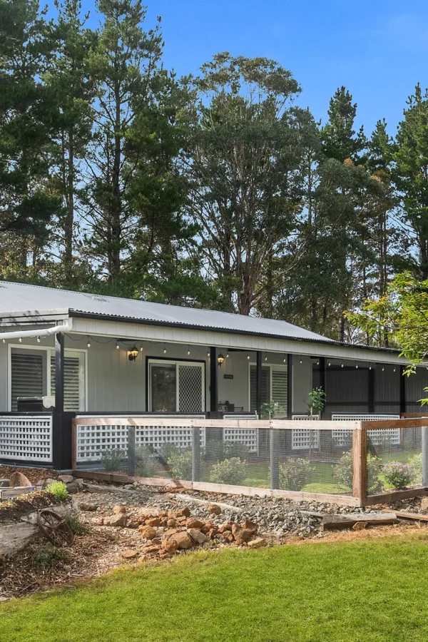 colo vale accommodation