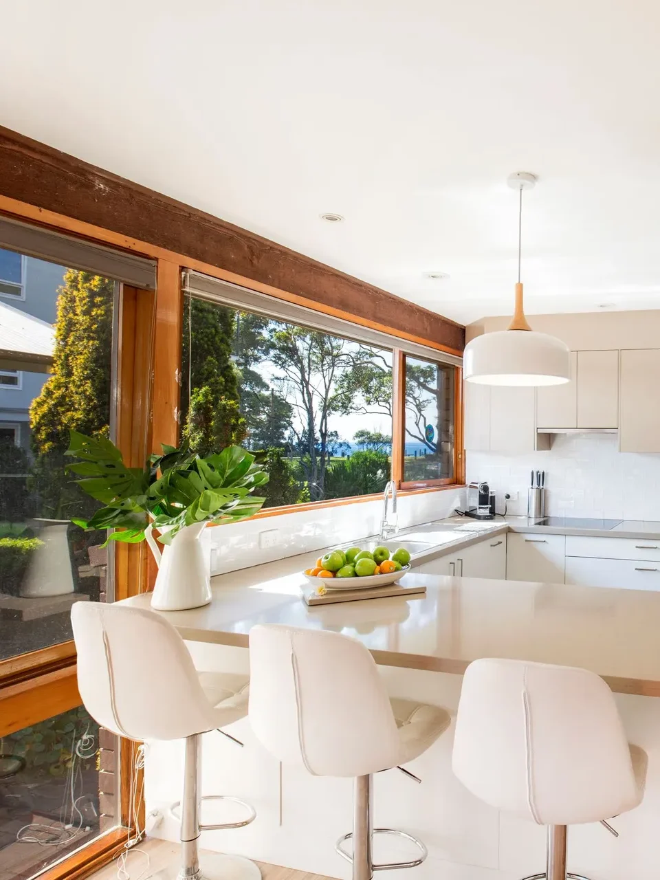 Kitchen with island and stools in Beach Street Residence, Huskisson
