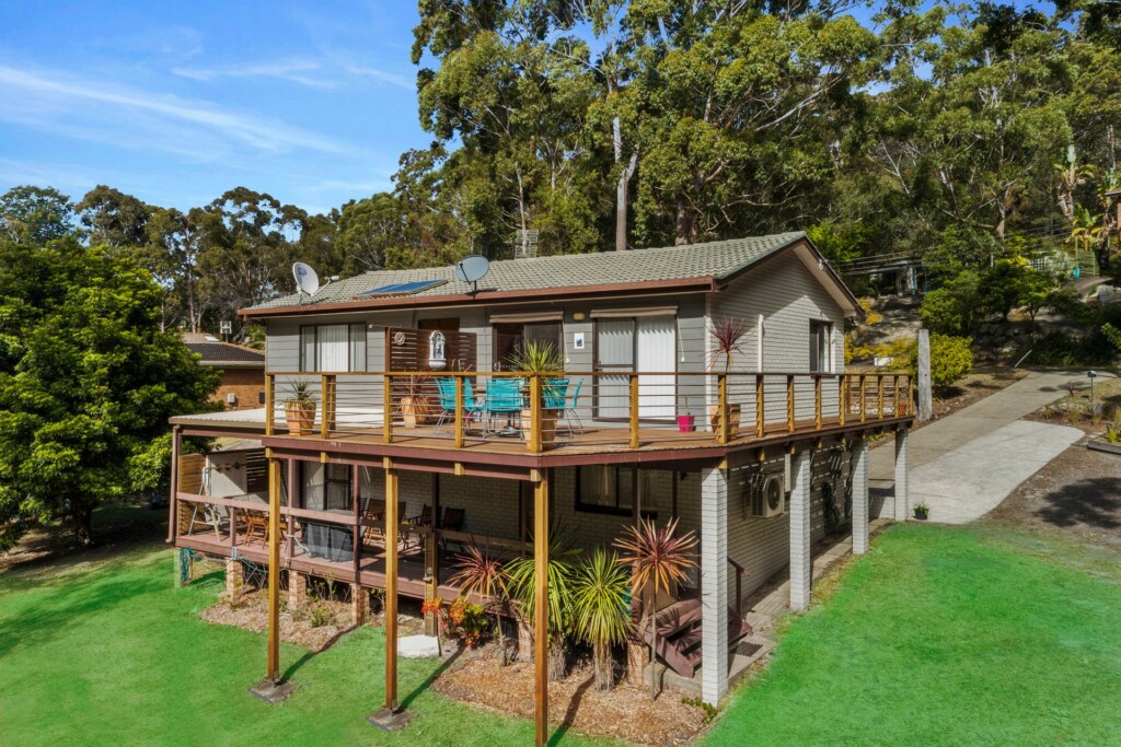 The Sanctuary Vincentia holiday house with balcony and garden