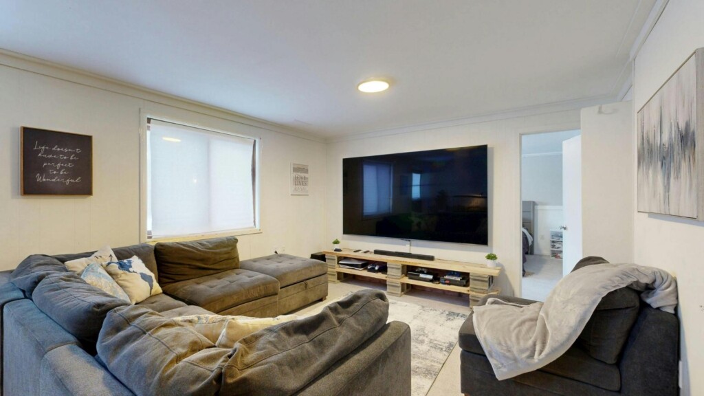 large living room in Huskisson Delight