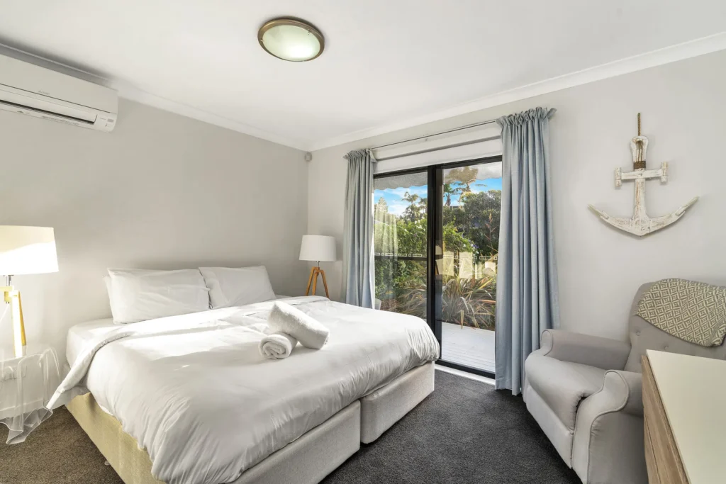 Cosy coastal bedroom with balcony at Beach Perfect, Culburra Beach
