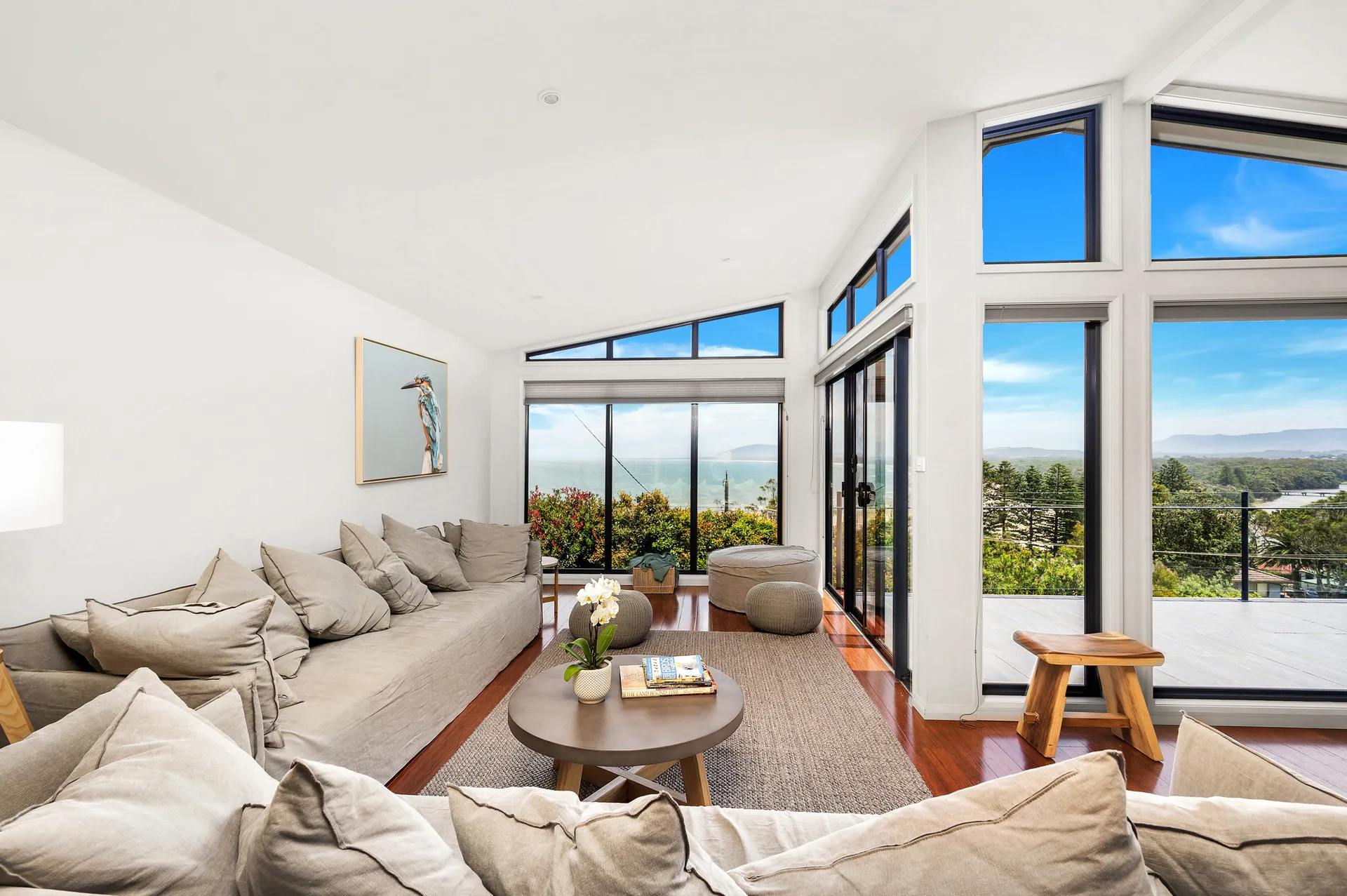 Large group accommodation in gerroa