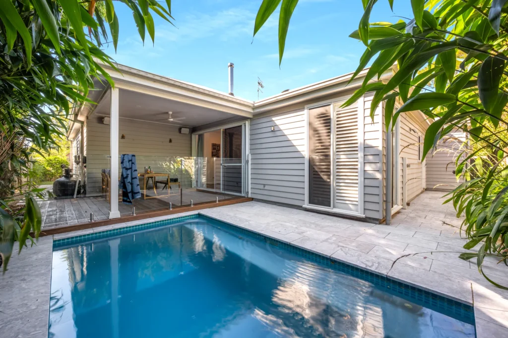 pool accommodation in berry