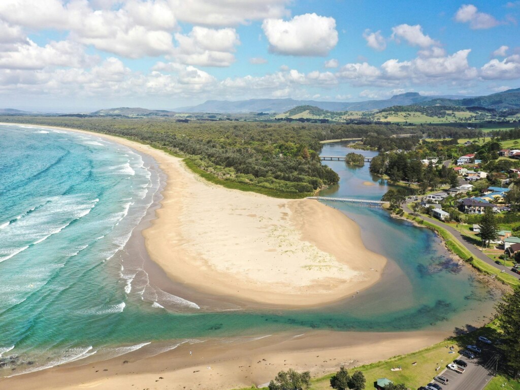 long sandy stretch of Seven Mile Beach